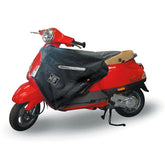 Coprigambe Termoscud R153X, un coprigambe impermeabile con fodera termica. In uso su scooter. Di Tucano Urbano.